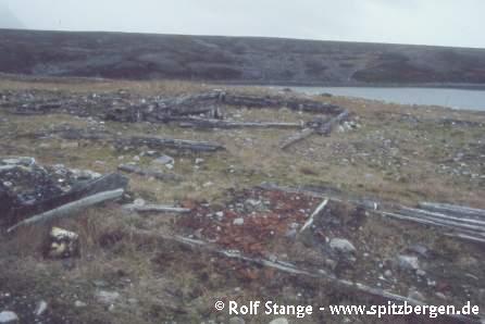 Remains of Pomor hunting station with bricks, Isfjord