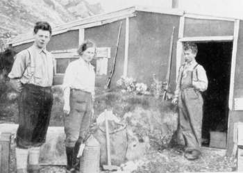 Wanny Woldstad (middle) and sons in the 1930s in Hornsund