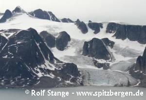 Alpine mountains in Raudfjord, northwestern Spitsbergen