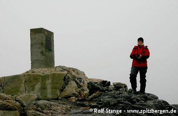 Andrée expedition memorial at Andréeneset, Kvitøya