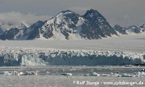 Monacobreen in Liefdefjord and mountains of crystalline basement rocks