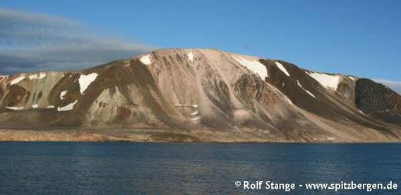 The mountain Heclahuken east of Sorgfjord