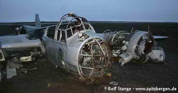 Das Wrack des deutschen Wetterflugzeugs, einer Ju 88, aus dem Zweiten Weltkrieg am Kapp Borthen