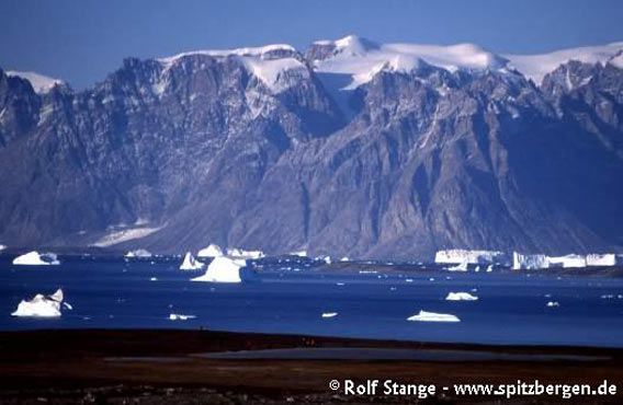 Contrast between flat tundra in western Jameson Land and mountaineous Milne Land in the background