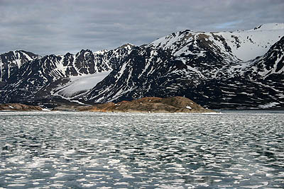 Temperate water in Spitsbergen’s fjords -></noscript> Liefdefjord” title=”Temperate water in Spitsbergen’s fjords -> Liefdefjord” width=”400″ height=”267″ class=”size-full wp-image-8262″ /></p>
</div>
<p>Soure: UNIS</p>
</body></html>