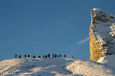 Tourism in Spitsbergen: stable since 5-6 years - Spitsbergen - Tourists at Alkhornet, Trygghamna.