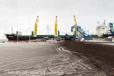 Coal shipping, port of Longyearbyen