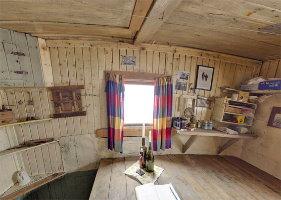 Ritter hut: main room