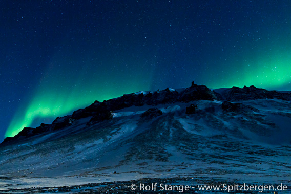 Polarnacht und Nordlicht bei Longyearbyen