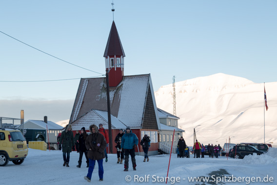 Leben und kein Sterbeverbot in Longyearbyen: Sonnenfest