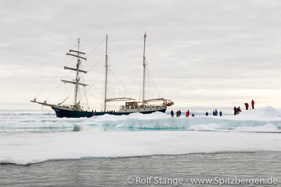 SV Antigua an der Eiskante, Spitzbergen