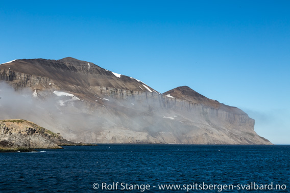 Miseryfjellet sett fra havet