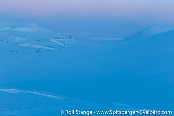 Blue light in Adventdalen