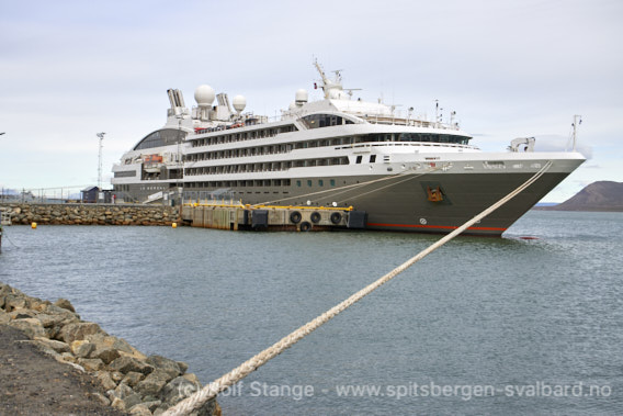 Ponant-skipet Le Boreal i Longyearbyen