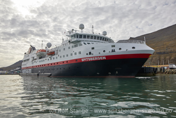 Hurtigrutenskip MS Spitsbergen i Longyearbyen