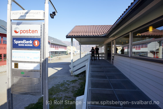 Post og bank, Longyearbyen