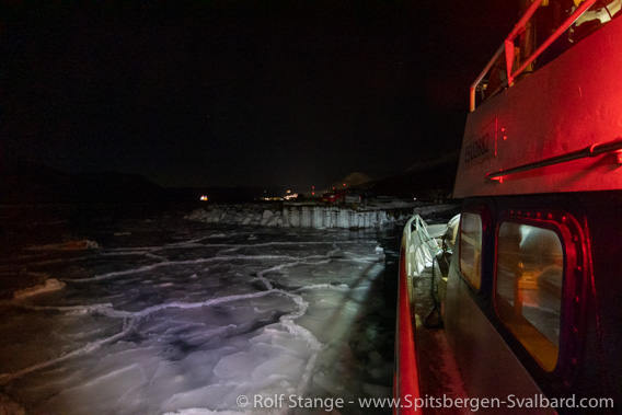 Ice, harbour Longsyearbyen