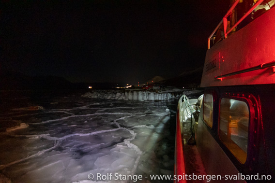 Is, småbåthavna Longsyearbyen