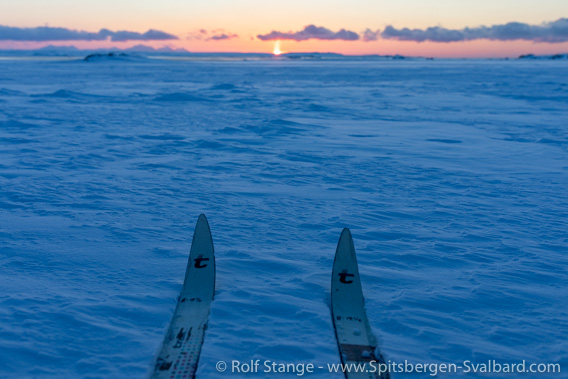 Skiing to Eidembukta