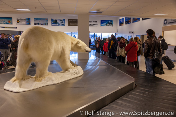 Longyearbyen Flughafen, Zoll