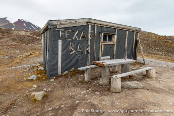 Trapper hut Texas Bar