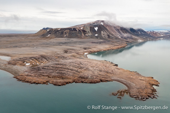 Crozierpynten, Sorgfjord