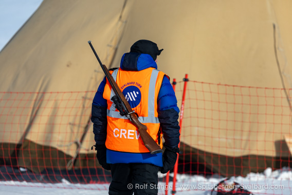 Svalbard Skimarathon, polar bear safety guard