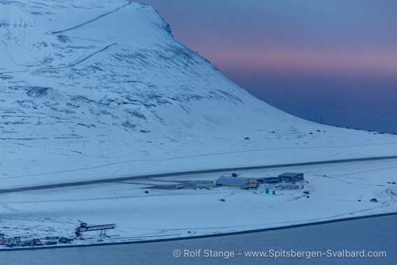 Longyearbyen airport: no Barneo-flights