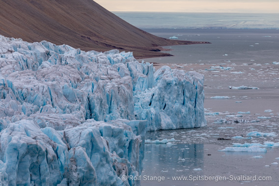 Glacier at Idunneset, Wahlenbergfjord