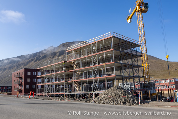 Husbygging, Longyearbyen