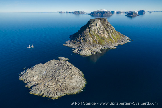Rossøya, Vesle Tavleøya