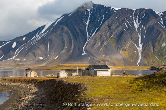 Akseløya: Russeltvedtodden, hus