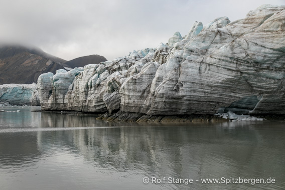 Zurückweichende Gletscherfront des Esmarkbreen