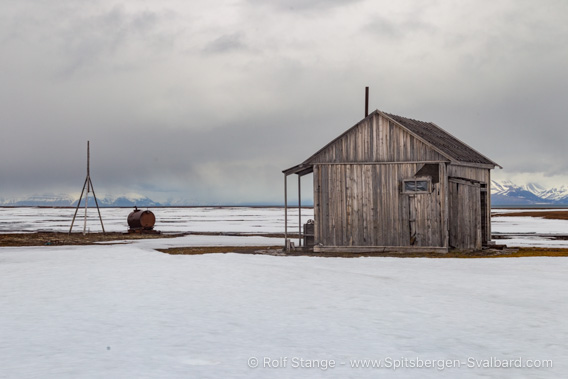 Russian geologist's hut, Erdmannflya