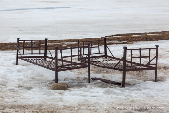 Jernsenga, the iron bed
